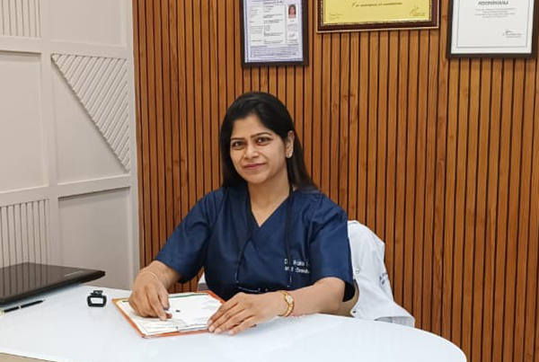 Dr. Rakhi Gupta<br>(Cosmetic Dental Surgeon & Root Canal Specialist)